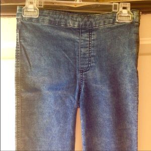 High waisted blue jeans. Size M